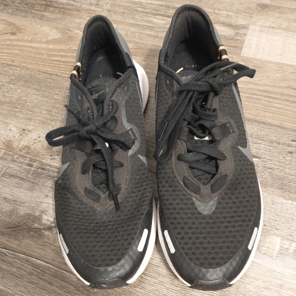 Women's Gently Used Nike Tennis Shoes Size 9.5 - Picture 7 of 10